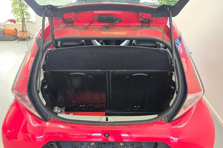 Rød Toyota Aygo fra 2015