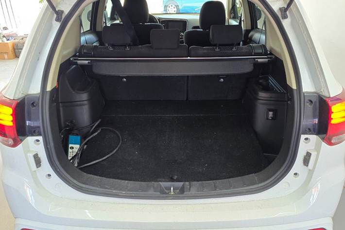 Hvid Mitsubishi Outlander fra 2020