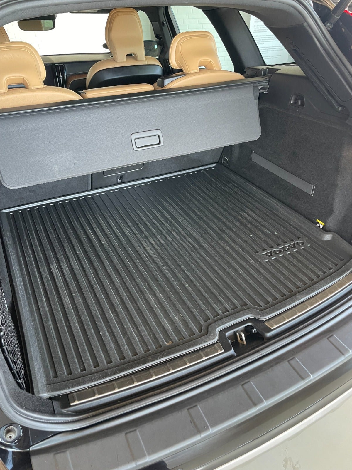 Sort Volvo XC60 fra 2019