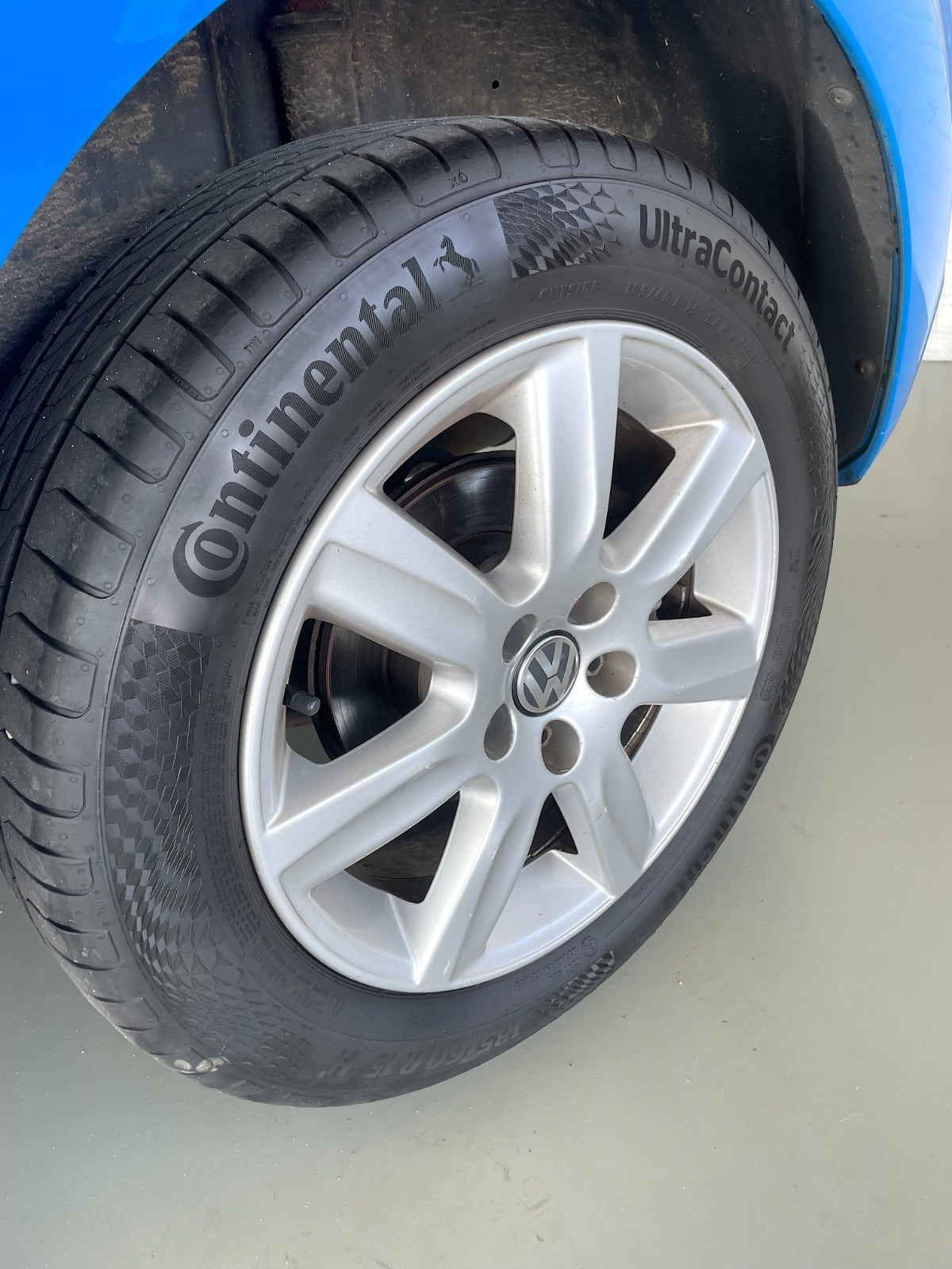 Blå VW Polo fra 2015