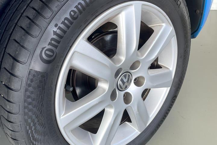 Blå VW Polo fra 2015