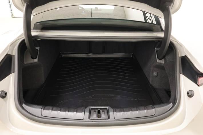 Grå Porsche Taycan fra 2023