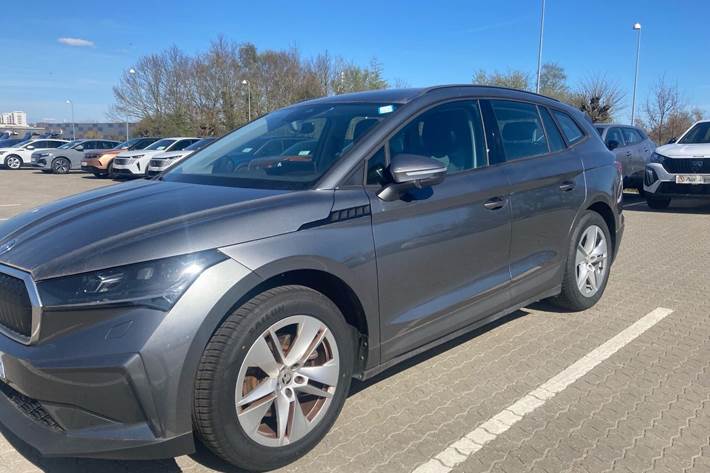 Grå Skoda Enyaq fra 2022