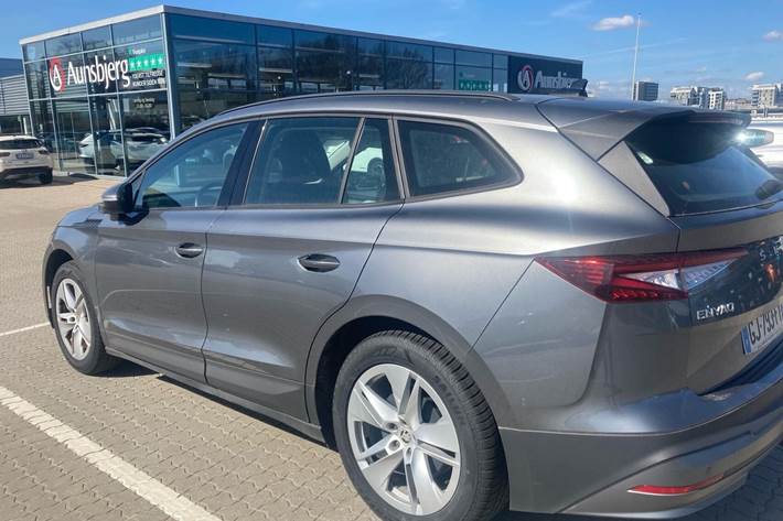 Grå Skoda Enyaq fra 2022