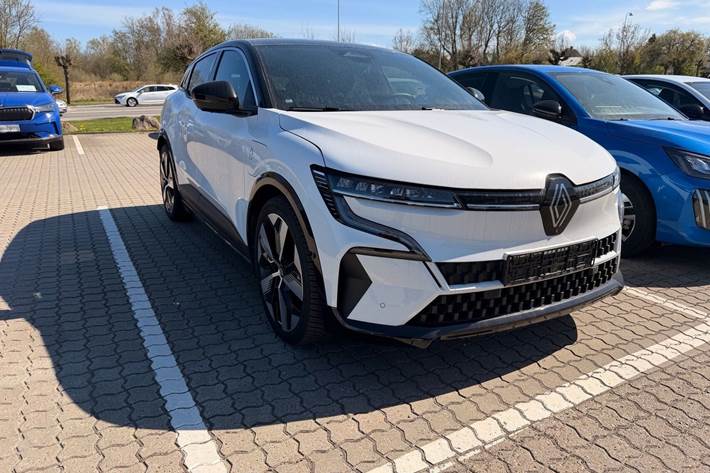 Hvid Renault Megane E-Tech fra 2023