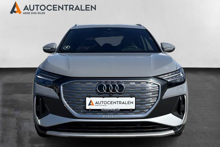 Grå Audi Q4 e-tron fra 2024