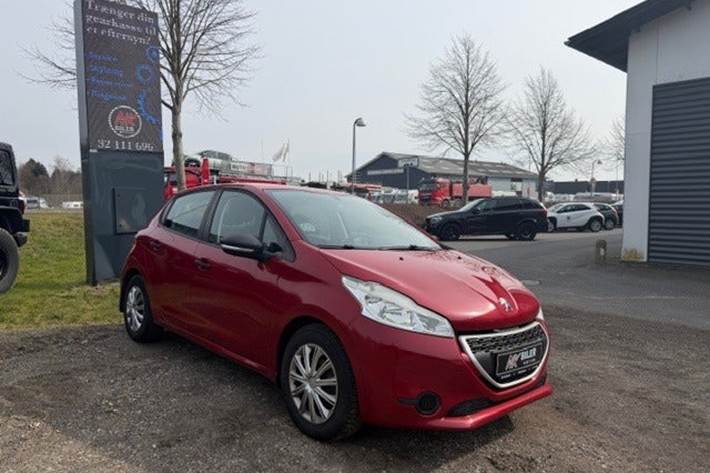 undefined Peugeot 208 fra 2012 set udefra