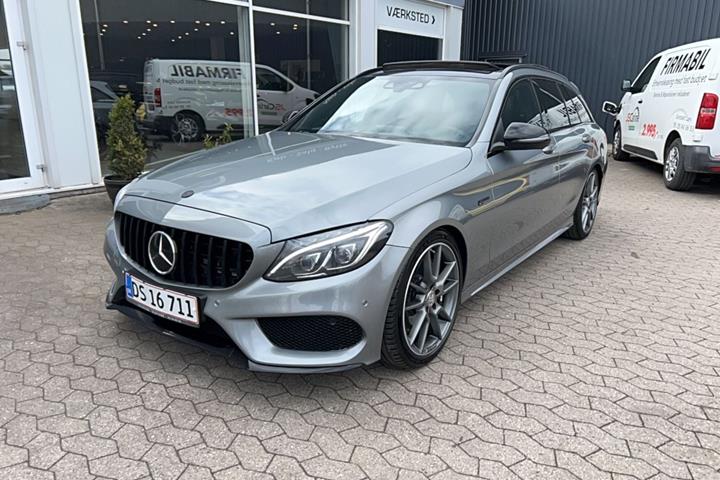 Grå Mercedes C450 fra 2016 set udefra