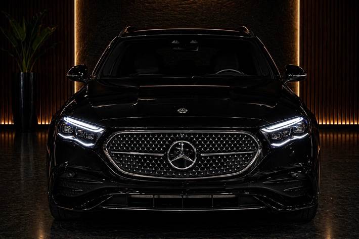 Sort Mercedes E300 e fra 2025