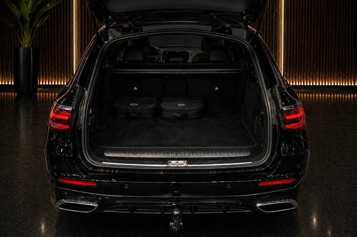 Sort Mercedes E300 e fra 2025