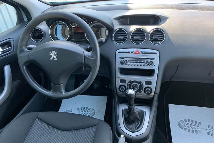 Sølv Peugeot 308 fra 2011