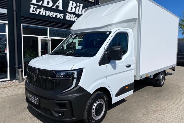 Hvid Renault Master V T35 fra 2025 set udefra