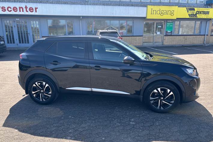 Sort Peugeot 2008 fra 2021