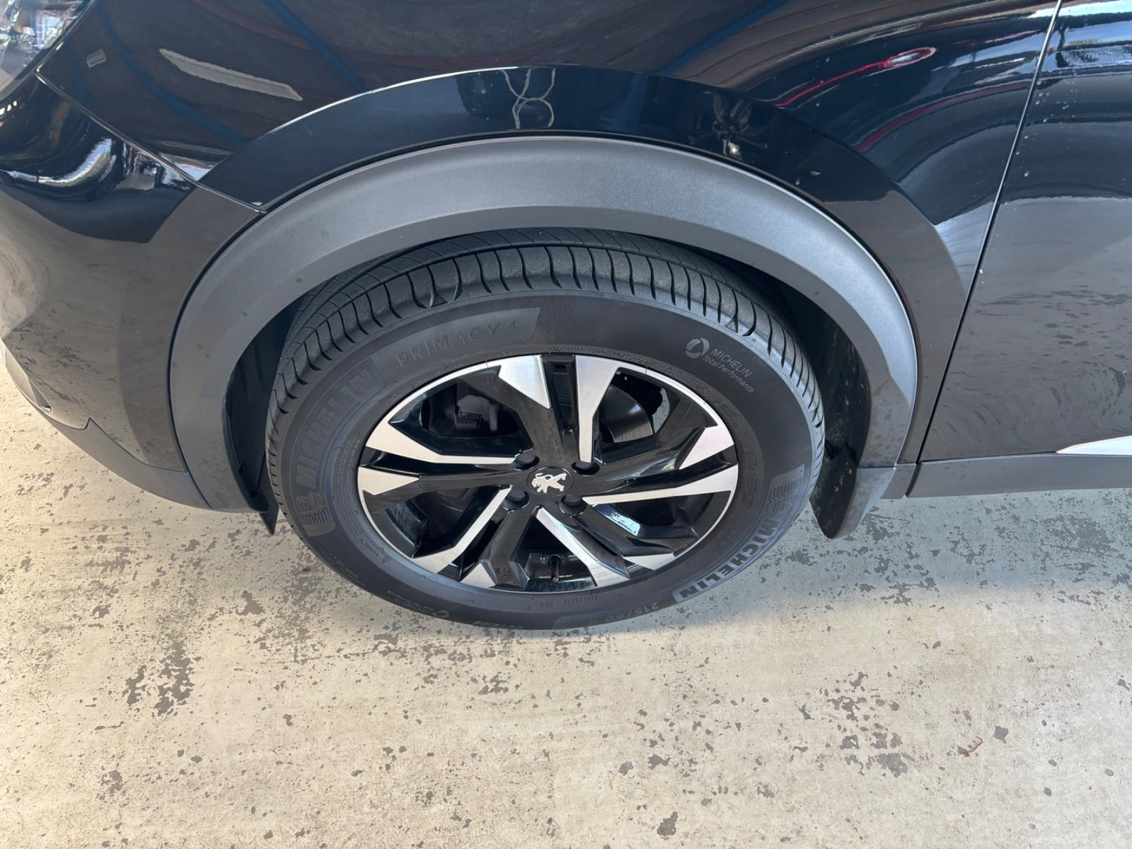Sort Peugeot 2008 fra 2021