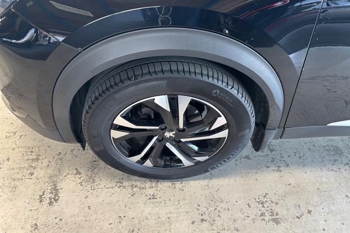 Sort Peugeot 2008 fra 2021