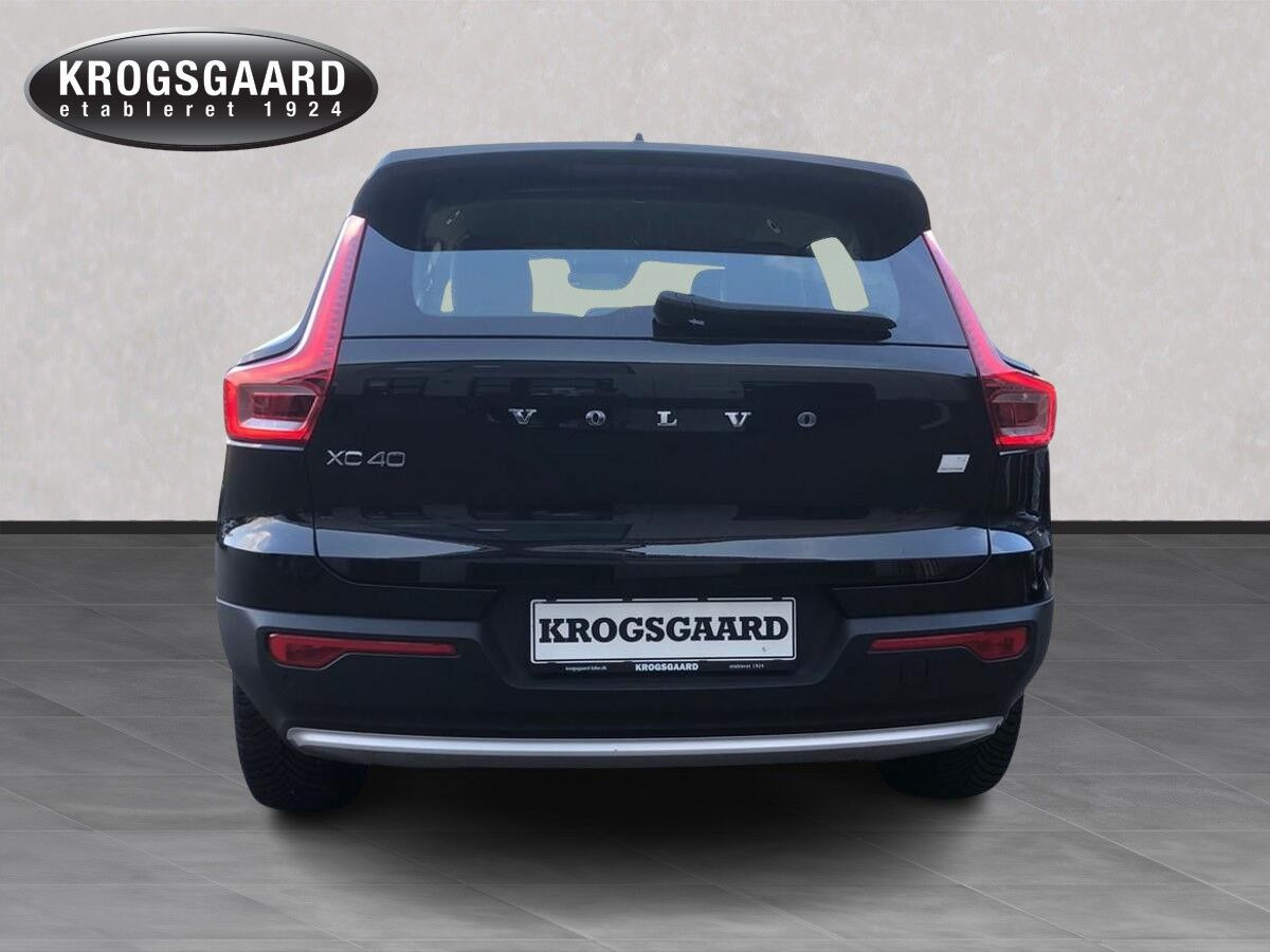 Sort Volvo XC40 fra 2022
