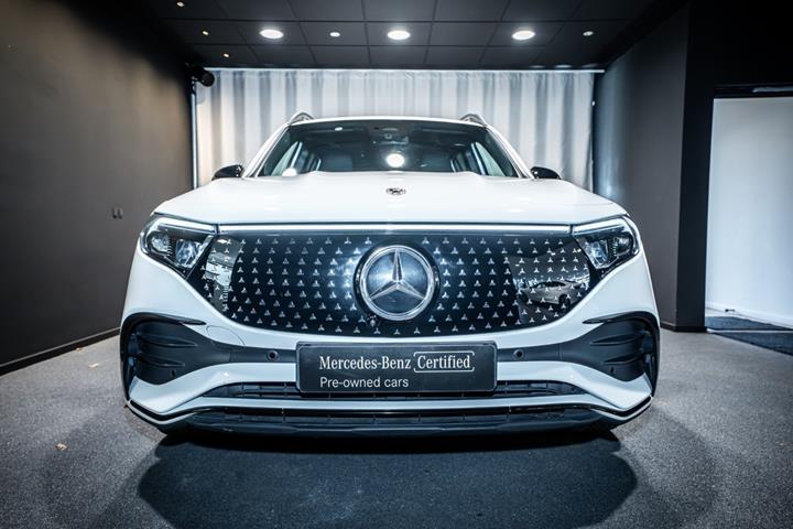 Hvid Mercedes EQB250+ fra 2026