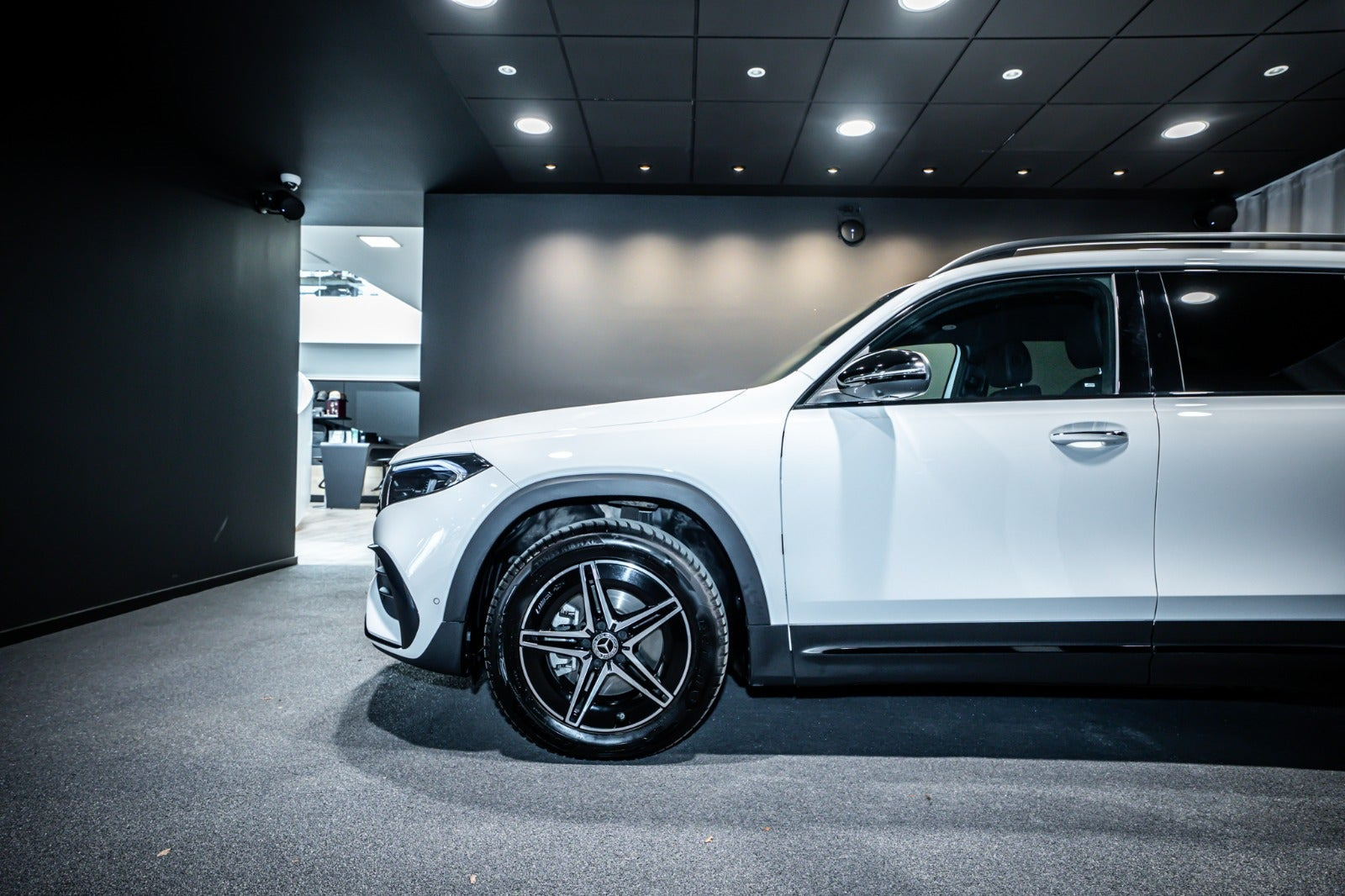 Hvid Mercedes EQB250+ fra 2026