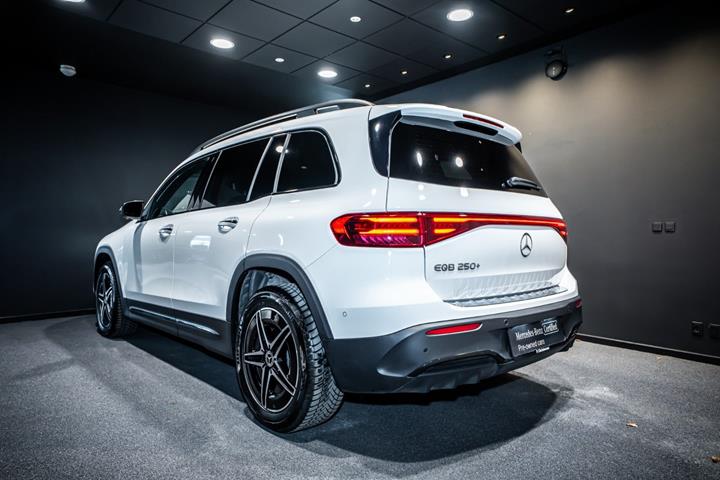 Hvid Mercedes EQB250+ fra 2026