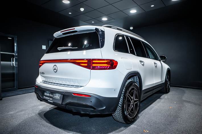 Hvid Mercedes EQB250+ fra 2026