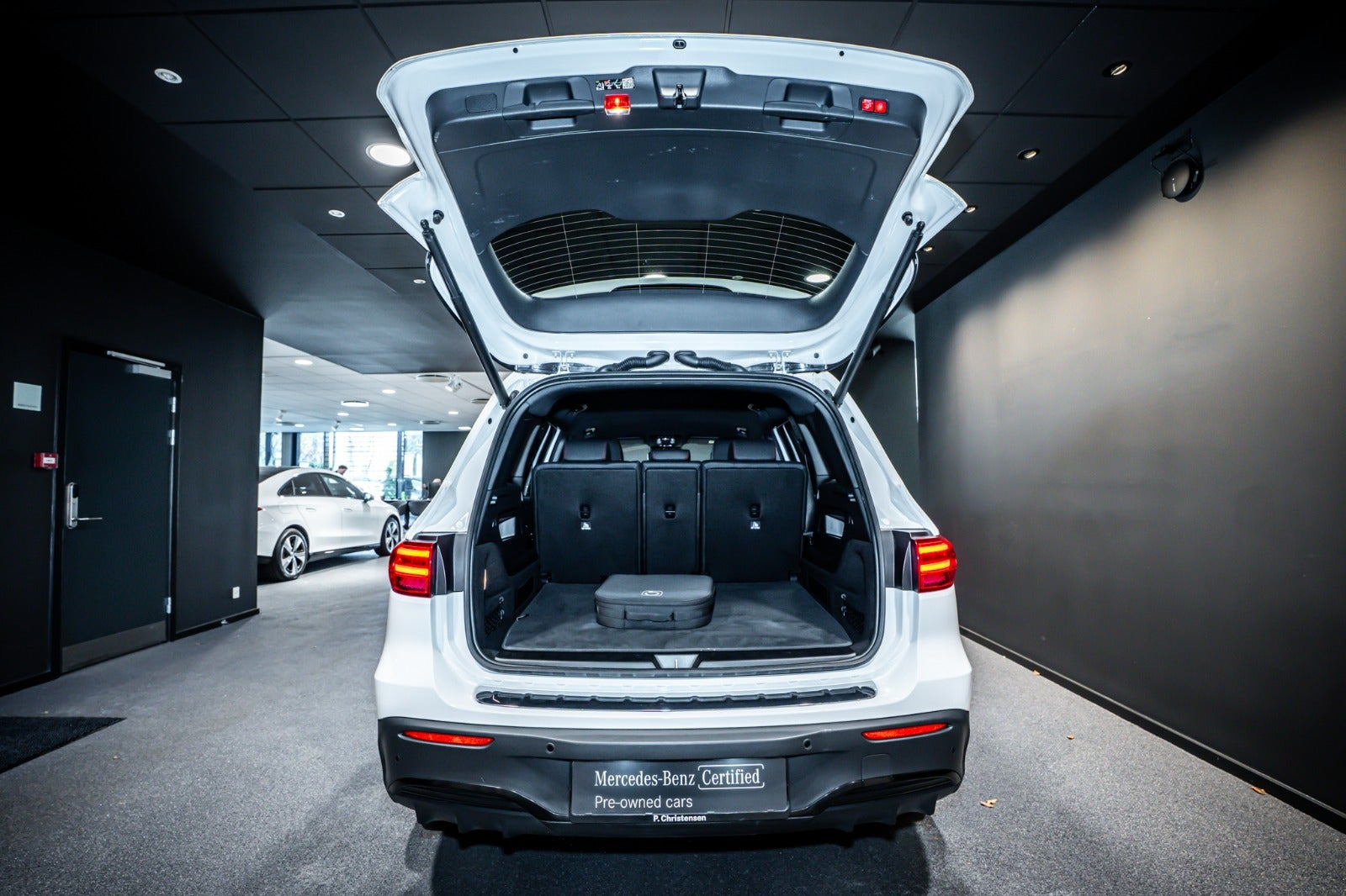 Hvid Mercedes EQB250+ fra 2026