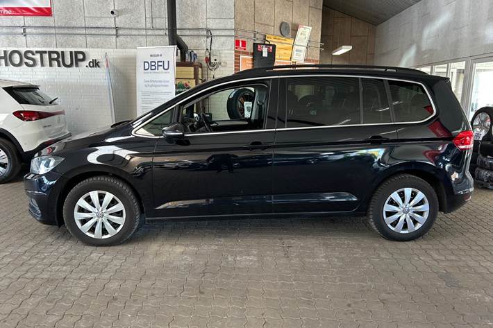Sort VW Touran fra 2019