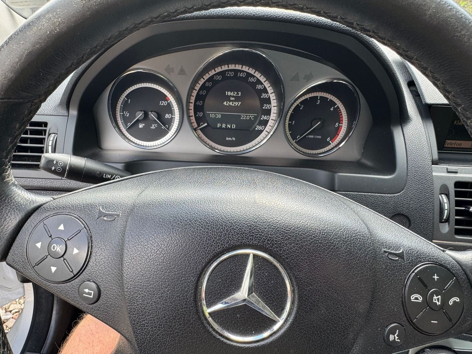 Sølv Mercedes C200 fra 2010