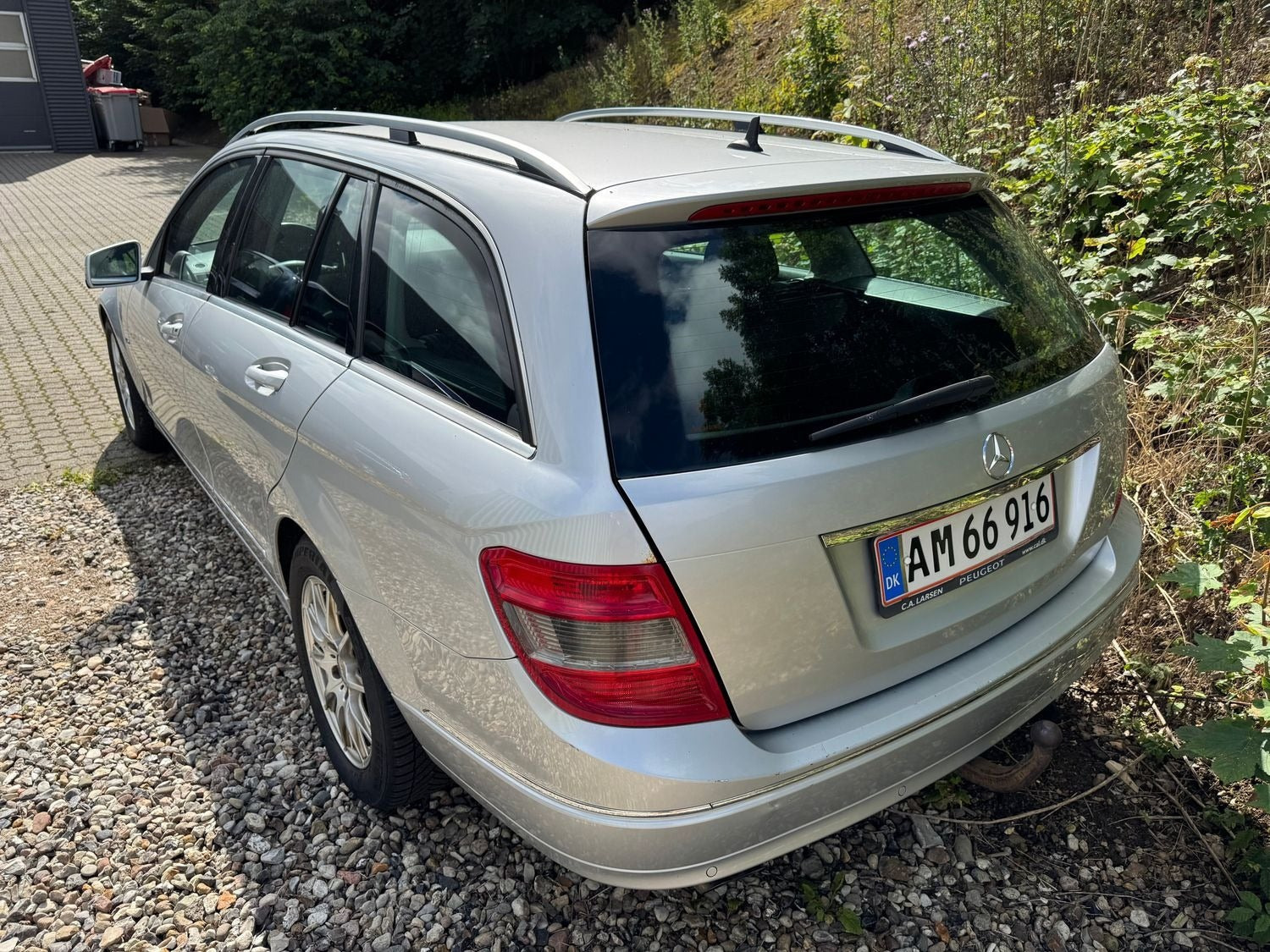 Sølv Mercedes C200 fra 2010