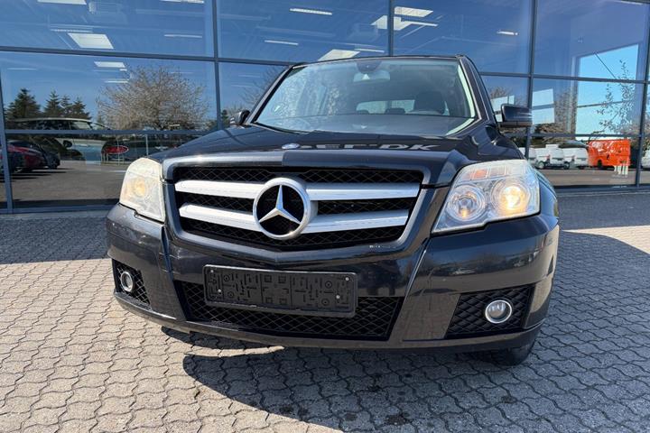 Sort Mercedes GLK220 fra 2009 set udefra