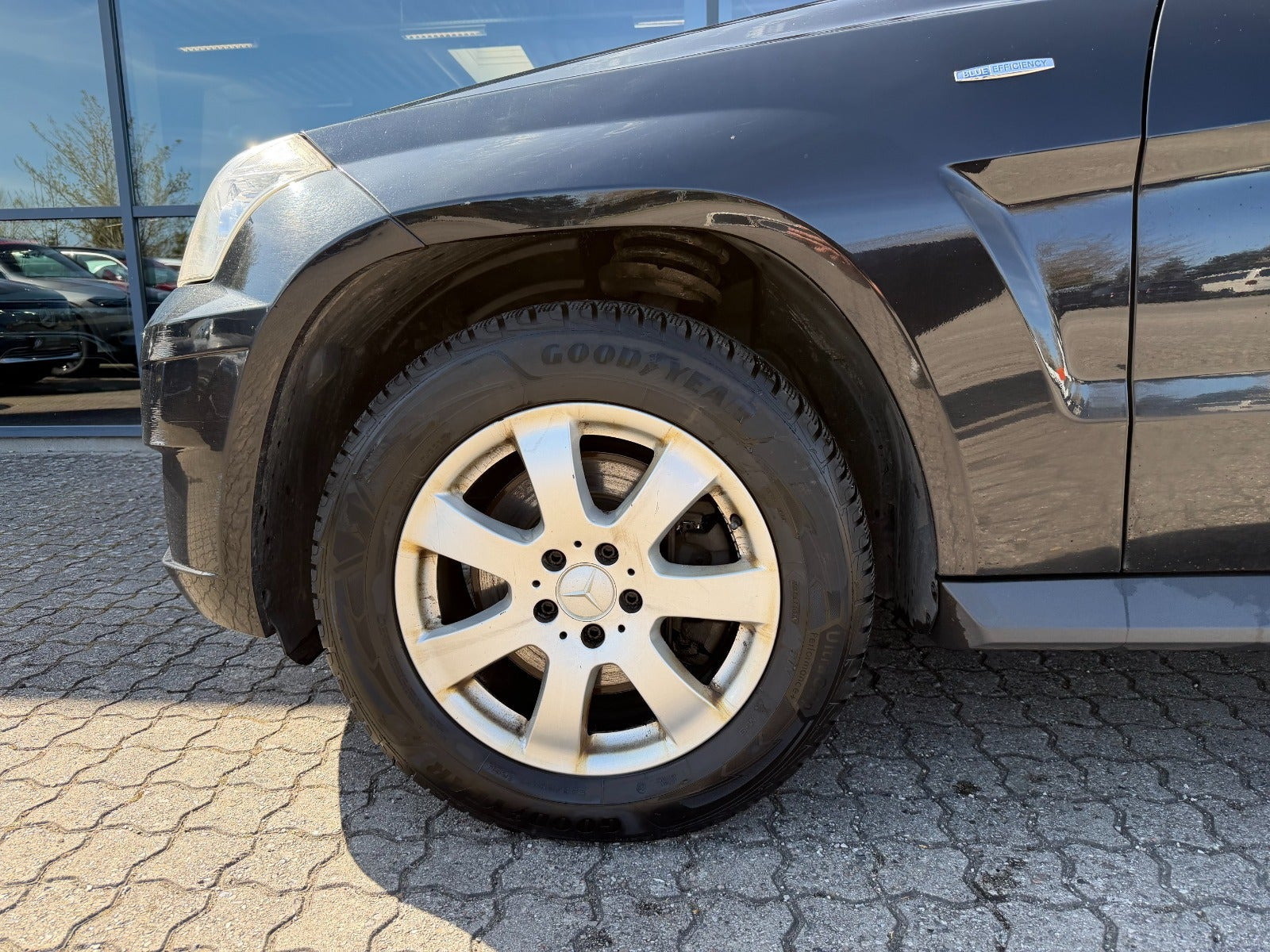 Sort Mercedes GLK220 fra 2009 set udefra