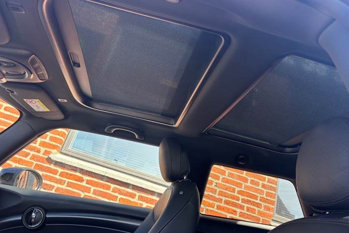 Hvid Mini Cooper SE fra 2023