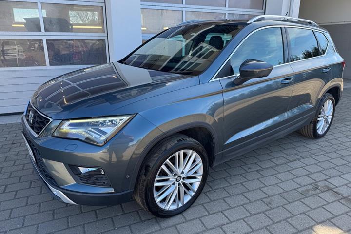 Grå Seat Ateca fra 2017 set udefra
