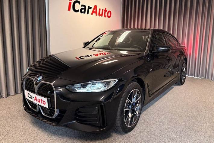 Sort BMW i4 fra 2024 set udefra