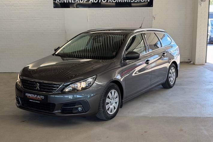 Grå Peugeot 308 fra 2017