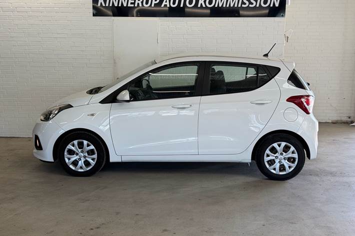 Hvid Hyundai i10 fra 2015