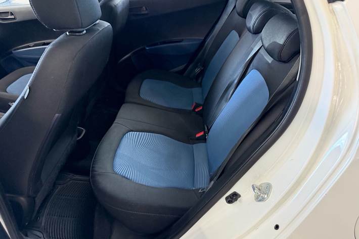 Hvid Hyundai i10 fra 2015