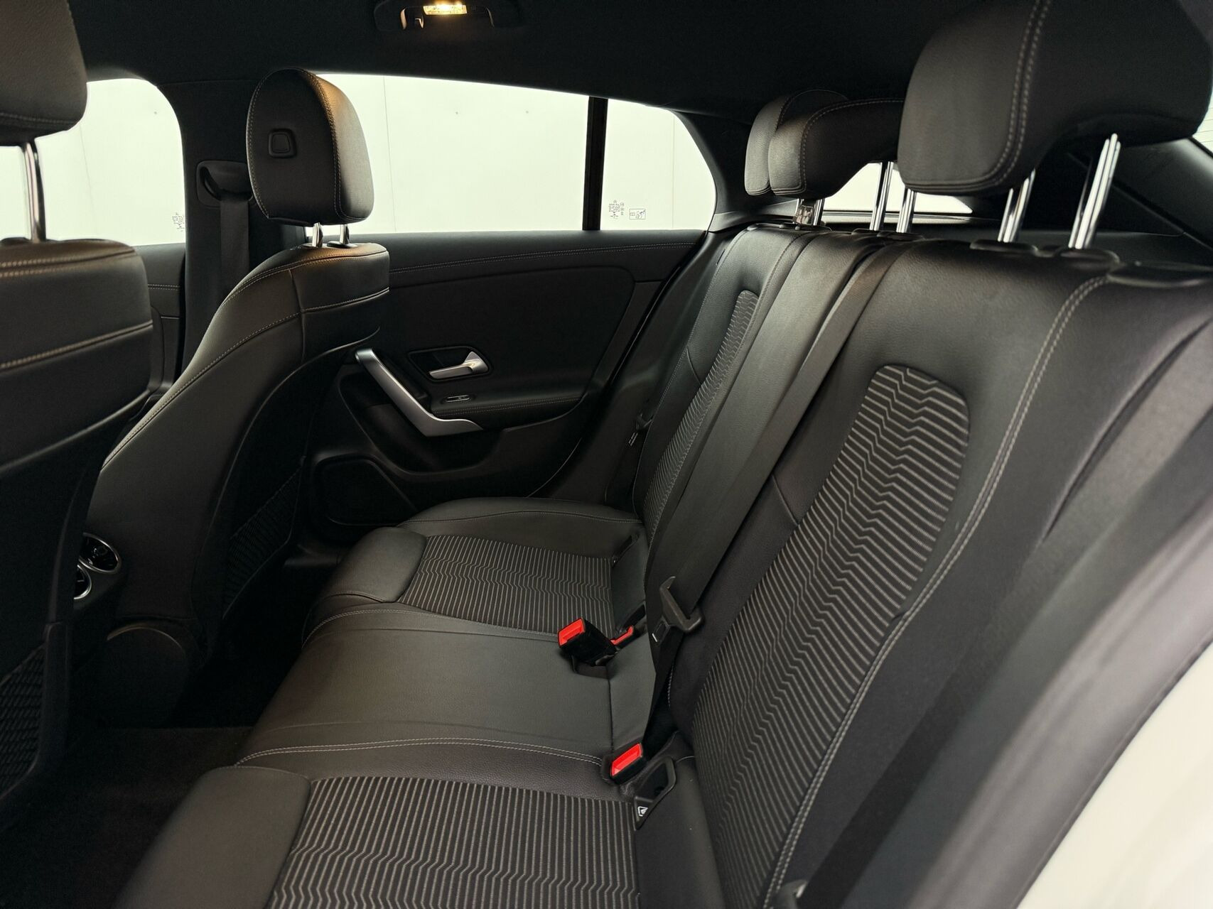 Hvid Mercedes CLA200 d fra 2019