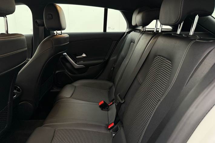 Hvid Mercedes CLA200 d fra 2019