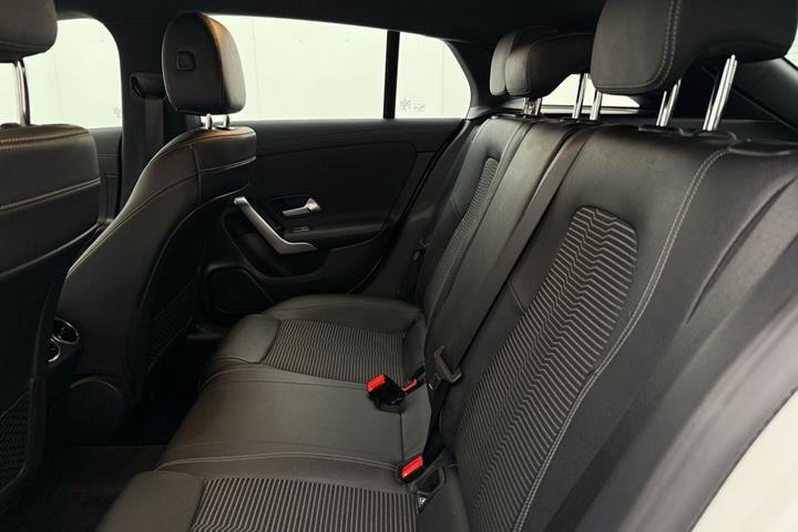 Hvid Mercedes CLA200 d fra 2019