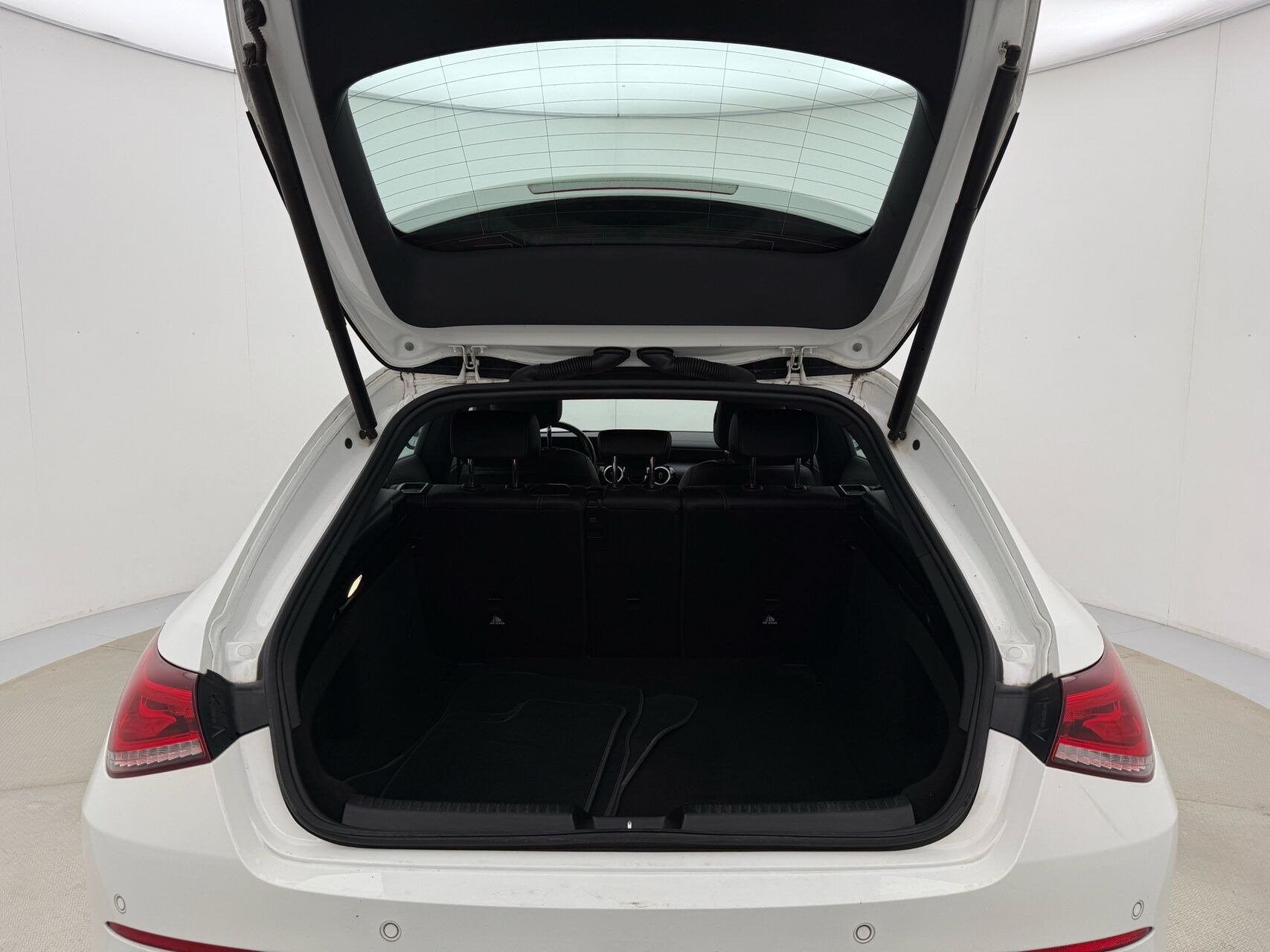 Hvid Mercedes CLA200 d fra 2019