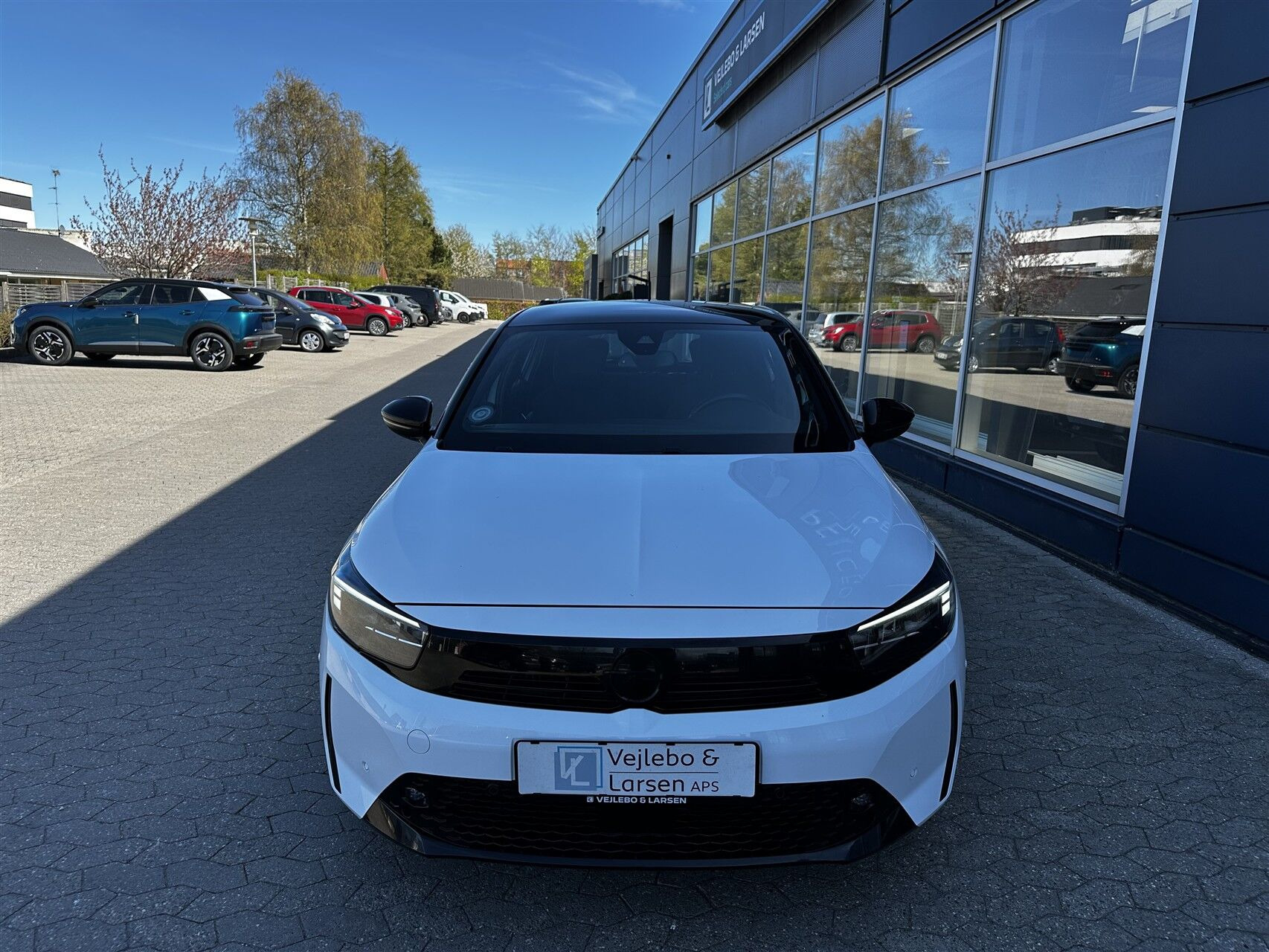 Hvid Opel Corsa fra 2024