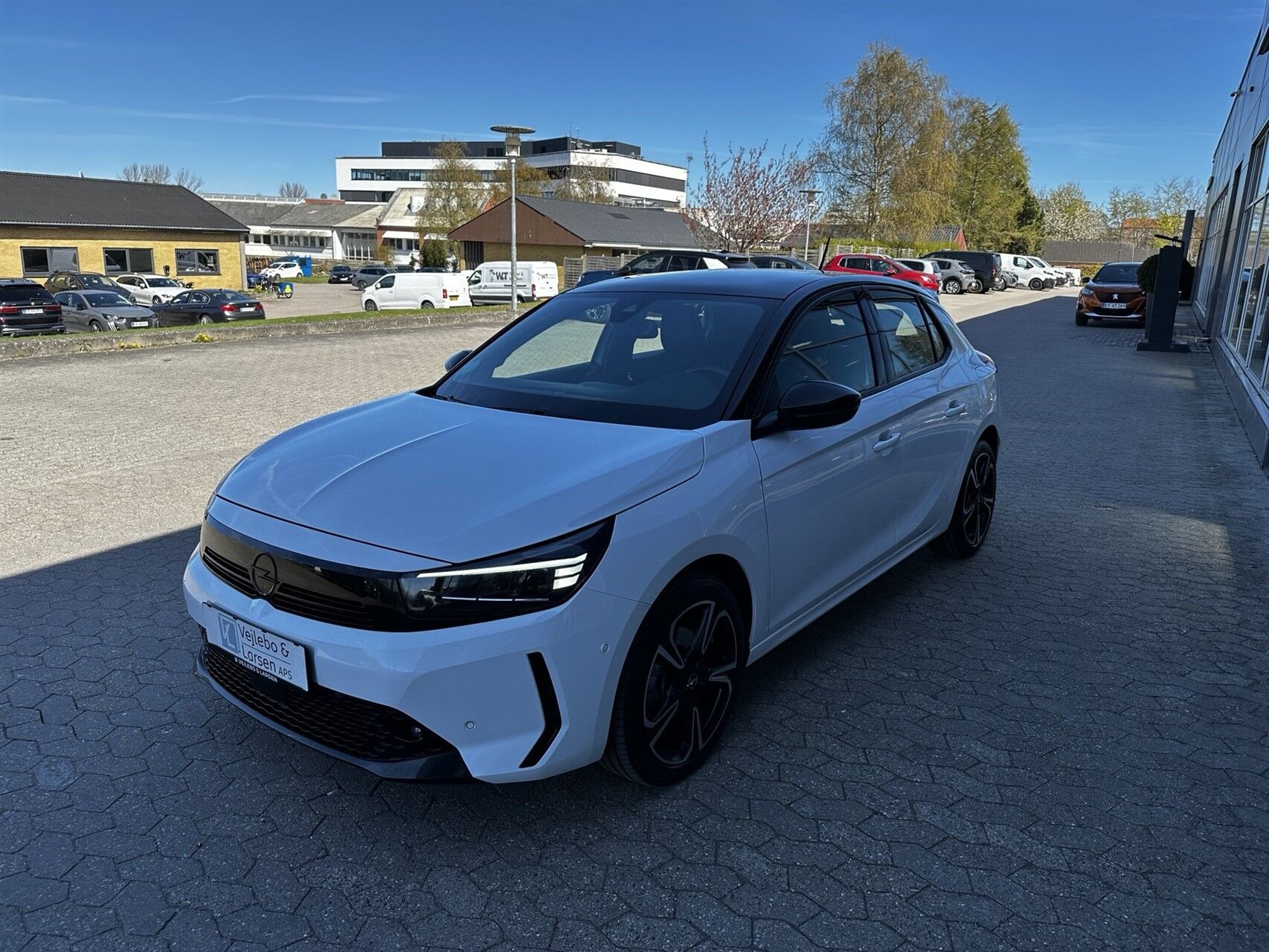 Hvid Opel Corsa fra 2024