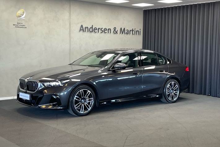 Sort BMW i5 fra 2024