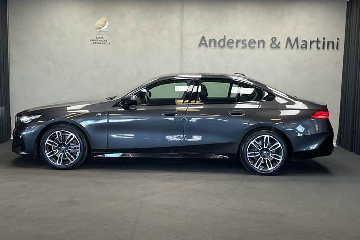 Sort BMW i5 fra 2024