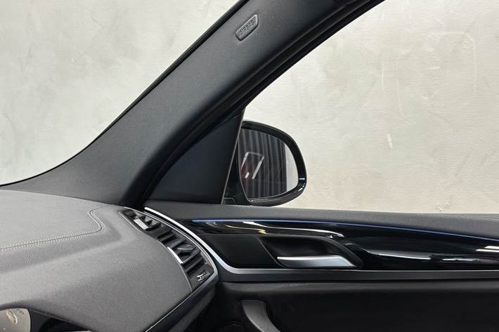 Grå BMW iX3 fra 2022