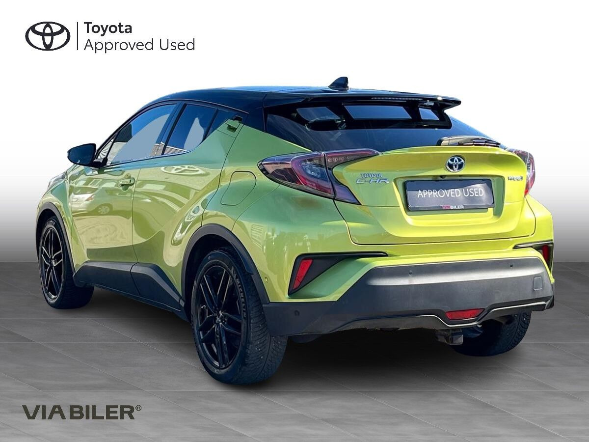 Grøn Toyota C-HR fra 2019