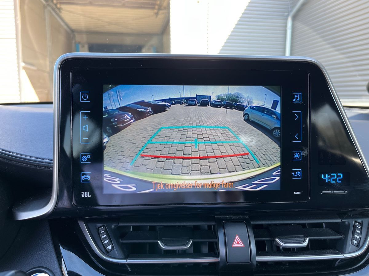 Grøn Toyota C-HR fra 2019