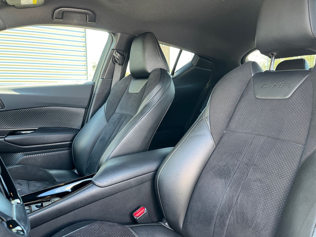 Grøn Toyota C-HR fra 2019