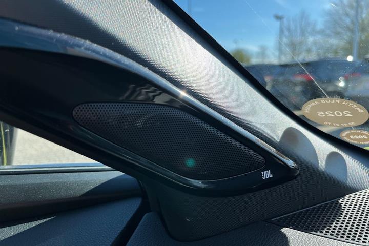 Grøn Toyota C-HR fra 2019