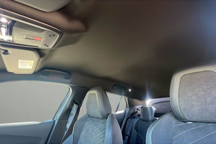 Grå Peugeot e-2008 fra 2026